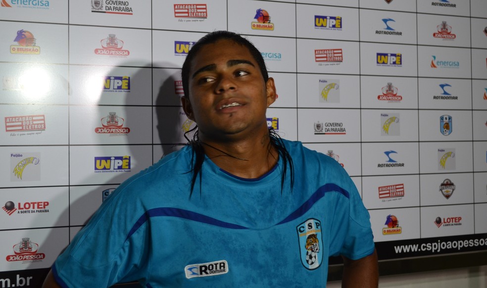 Claudinho é jogador do CSP desde 2011 e estava emprestado a outros clubes (Foto: Hévilla Wanderley / GloboEsporte.com/pb)