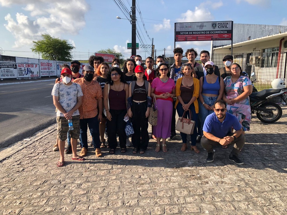 Estudantes abrem boletim de ocorrência contra servidores da UFPB. — Foto: Arquivo pessoal