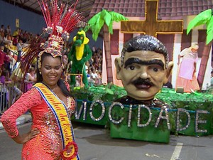 Escola de samba Mocidade Alegre é campeã do Carnaval 2015 em Taubaté (Foto: Reprodução/ TV Vanguarda)