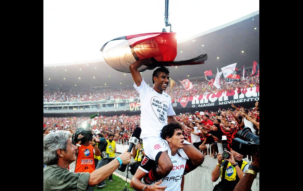 Leonardo Moura comemora o título do Brasileiro de 2009 — Foto: Alexandre Durão