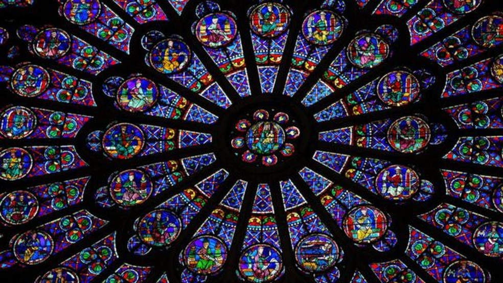 A catedral de Notre Dame é famosa por seus vitrais — Foto: Getty