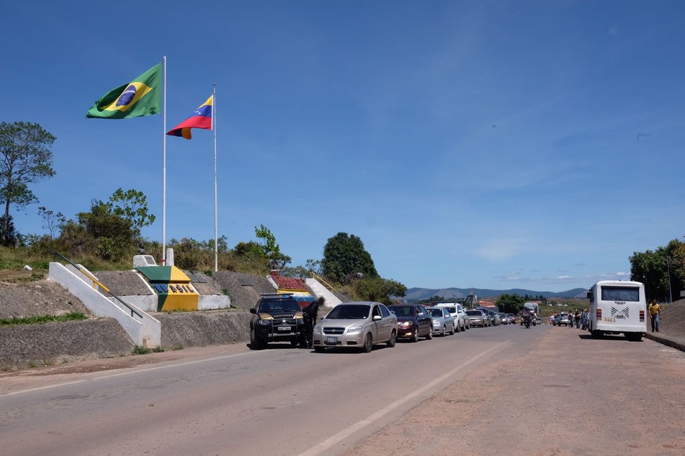 Força Nacional dará apoio à Polícia Federal na entrada de veículos de Paraima para o Brasil (Foto: Inaê Brandão/G1 RR)