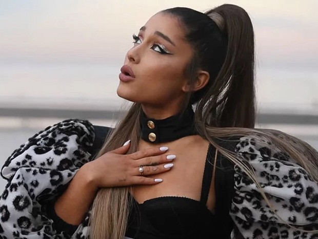 Ariana Grande Pede Ordem De Restrição Contra Fã Obcecado Diz Portal Quem Quem News 9463