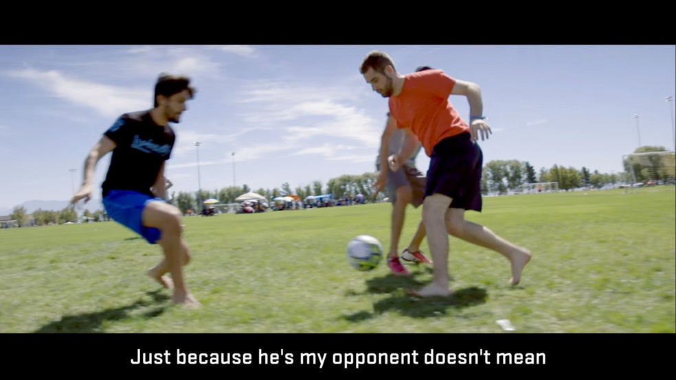 FalleN também é craque dentro dos gramados — Foto: Reprodução/YouTube Valve