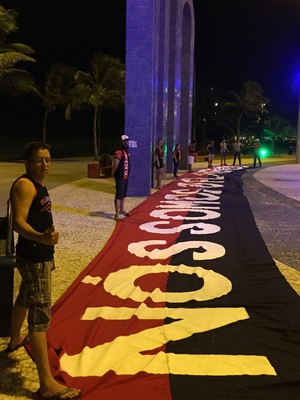 "Nós somos o Flamengo", diz a faixa dos torcedores de Aracaju (Foto: Raphael Zarko)