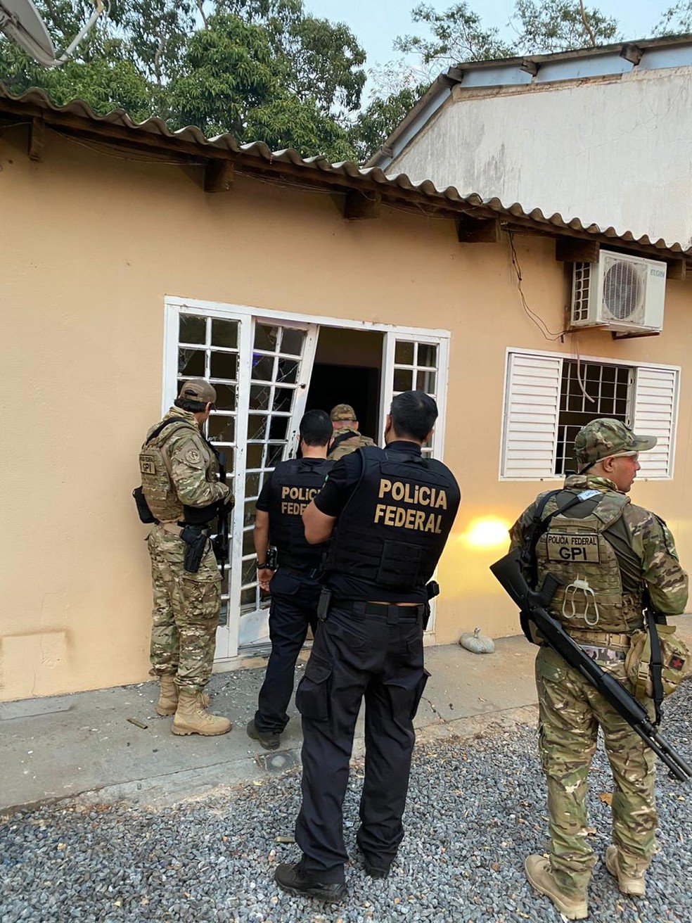 Policial cumpriam mandado contra membro de facção quando ocorreu o confronto em Cuiabá — Foto: PF-MT