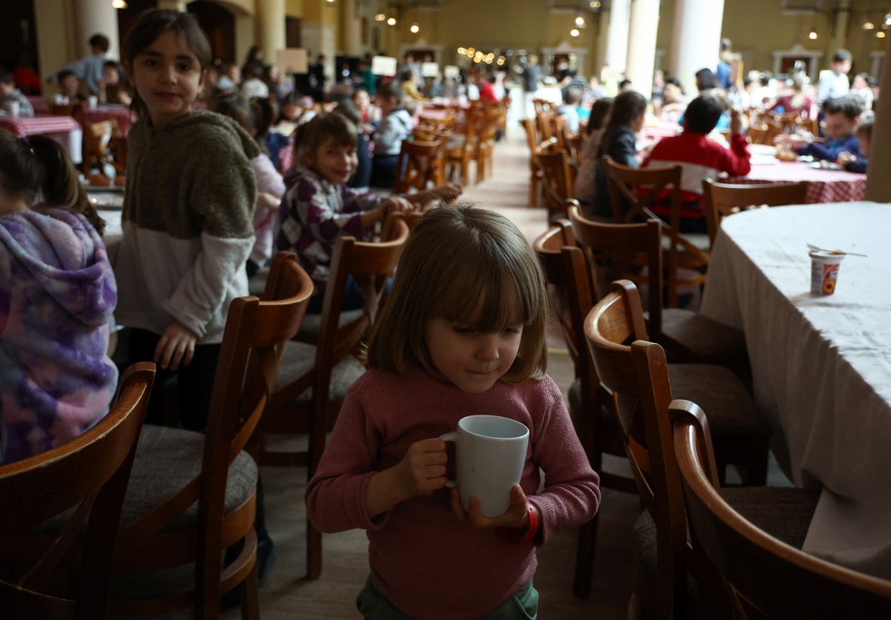 Hotel na Polnia recebe centenas de crianas que vieram de orfanatos na Ucrnia — Foto: REUTERS/Kacper Pempel