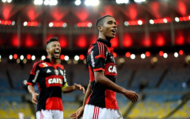 Roger elogia Luxemburgo na vitória do Flamengo: Arriscou primeiro