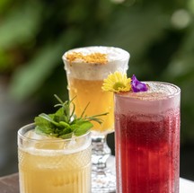 Mocktail da Casa Camolese: Celacanto provoca maremoto, Queen Bee e Jardim Suspenso. Feitos pelo Bartender Thiago Politi — Foto: Ana Branco