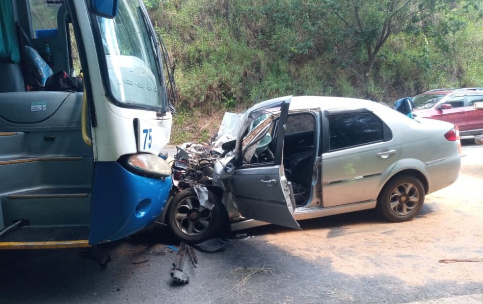 Trecho da rodovia de acesso a estrada Ivens Vieira, entre Angatuba (SP) e Itapetininga (SP), ficou parcialmente interditado — Foto: Angatubanews/Reprodução