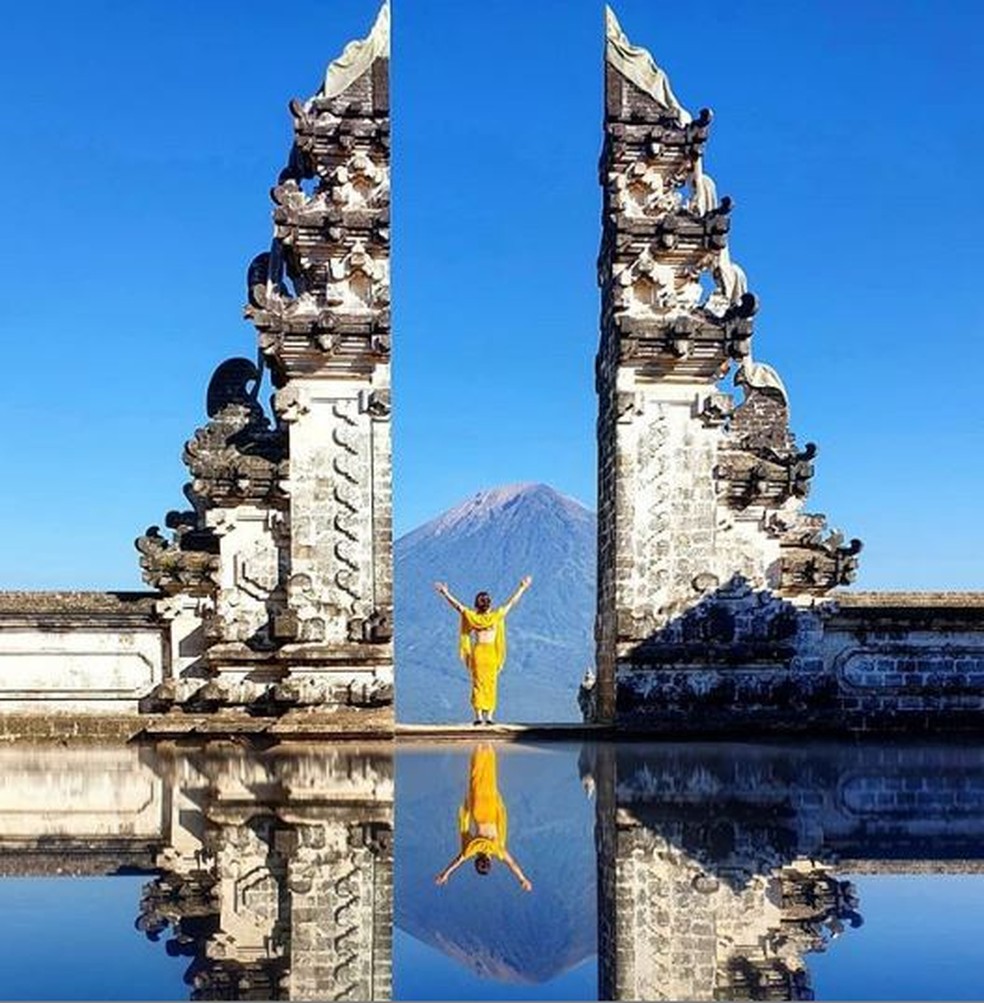 As 'Portas do Céu', em um templo em Bali, estão se tornando conhecidas em contas no Instagram com a hastag do nome do lugar. Mas o registro fotográfico é um truque com espelho. — Foto: Reprodução/Instagram/@st.ana93