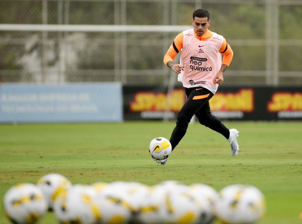 Voltando de lesão, Fagner deve ser titular contra o Boca Juniors nesta terça-feira