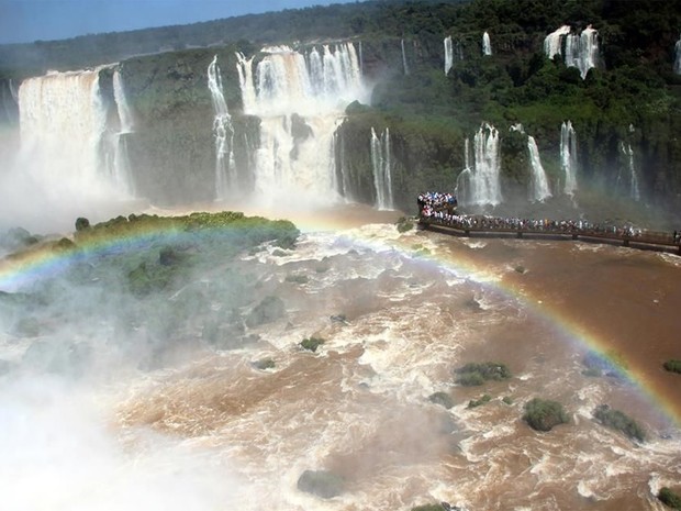 Este domingo (27) foi o dia mais movimentado nas Cataratas do Iguaçu, no Paraná, durante o feriado prolongado de Natal (Foto: Cataratas do Iguaçu S.A. / Divulgação)
