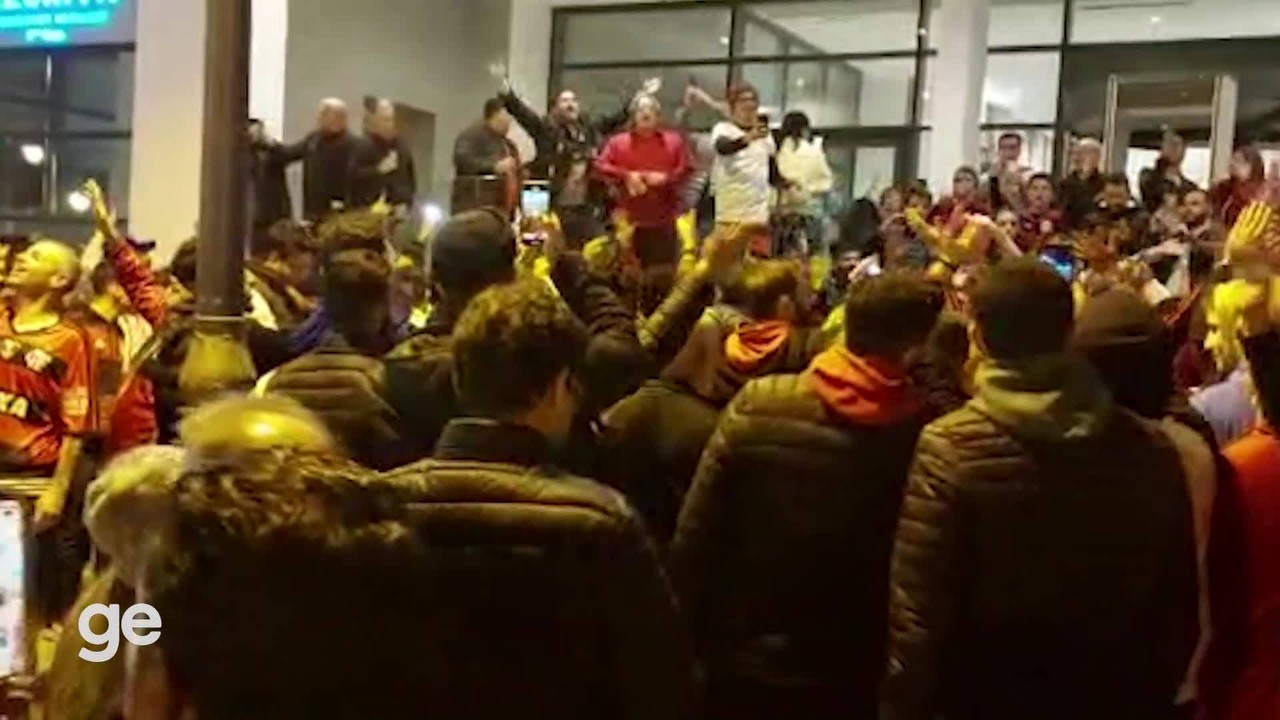 Torcida do Flamengo faz festa em rua de T&acirc;nger