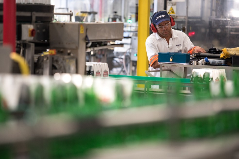 Fábrica da Ambev em Jaguariúna (SP); vendas de cerveja da companhia tiveram alta de 0,7% em volume em 2017, enquanto que as receitas da categoria cresceram 6,3%. (Foto: Marcelo Brandt/G1)