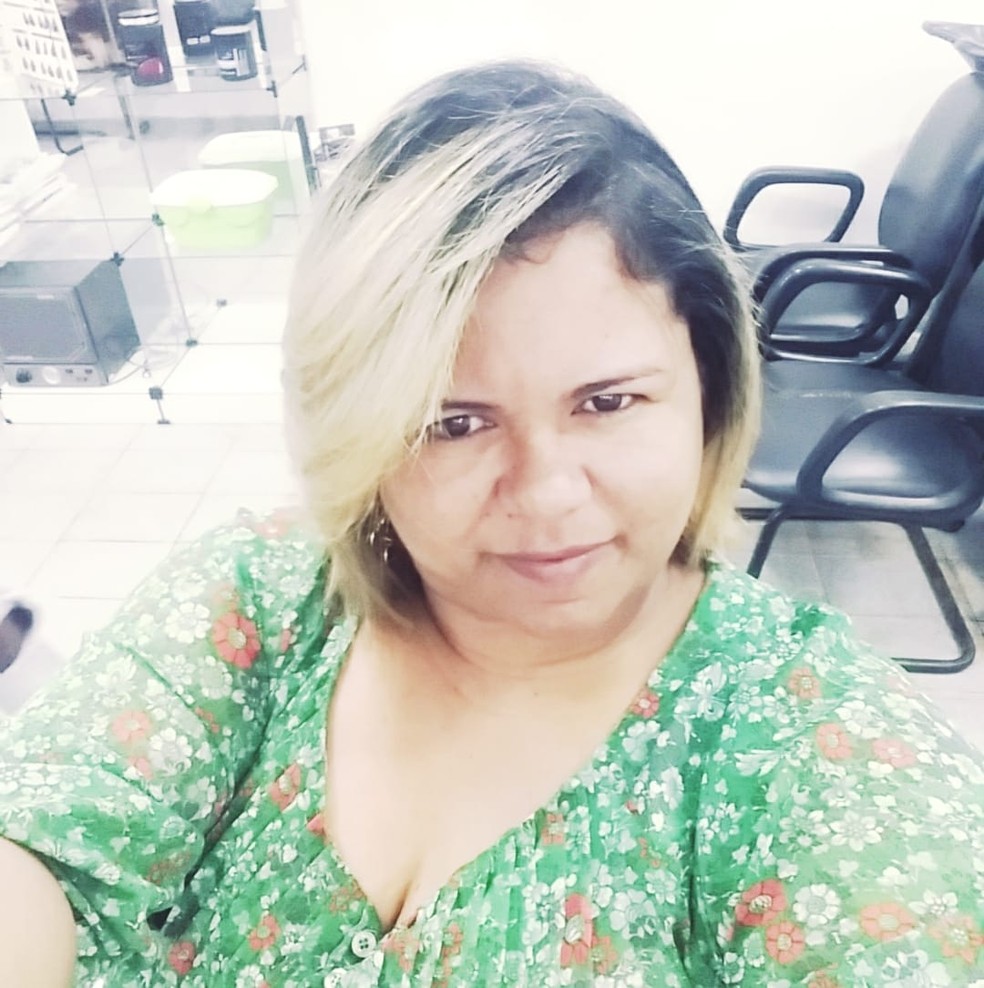 Cabelereira Elizamar Silva, de 39 anos, está desaparecida — Foto: Facebook/Reprodução
