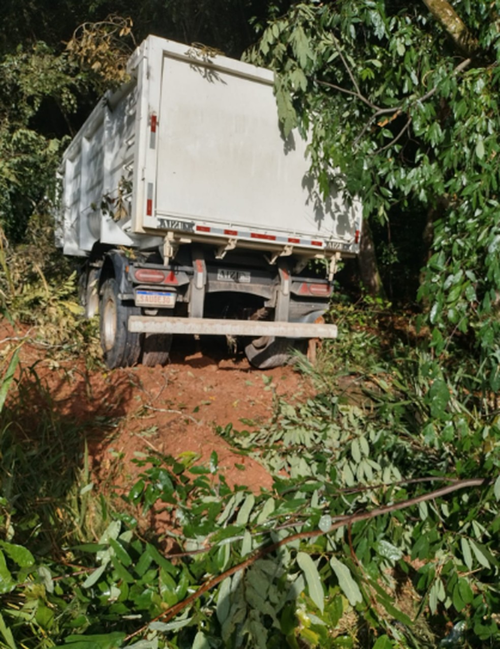 Caminhão-caçamba envolvido no acidente na Região do Cariri.  — Foto: Reprodução