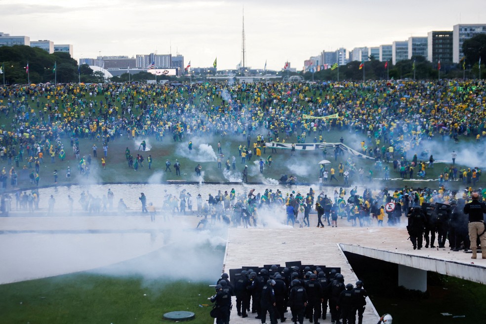 Atos terroristas contra Congresso, Planalto e STF — Foto: REUTERS/Adriano Machado 