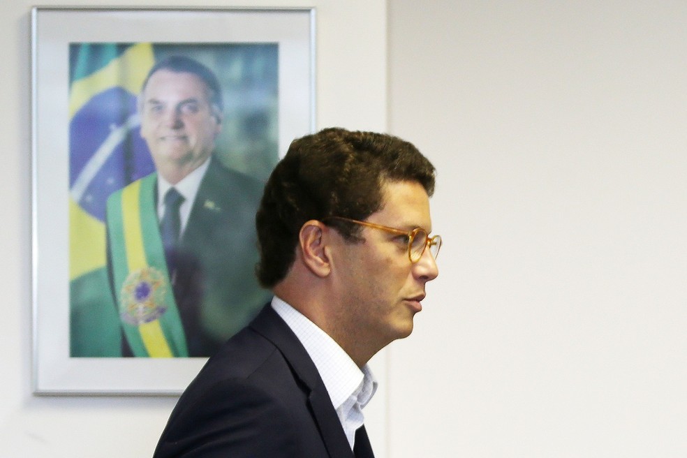 O ex-ministro do Meio Ambiente, Ricardo Salles, concede entrevista em seu gabinete em 2020 — Foto: Jorge William/Infoglobo