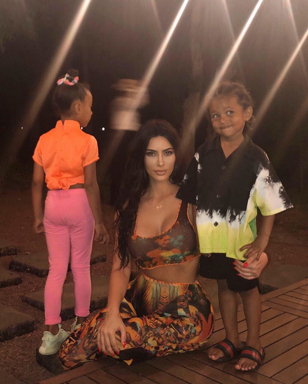Kim Kardashian e SAint (Foto: Instagram/ Reprodução)