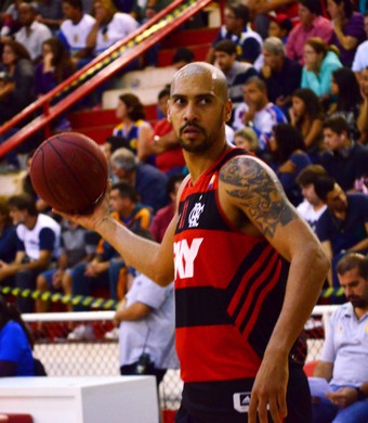 Marquinhos lamenta começo ruim do Fla em derrota para São José no NBB