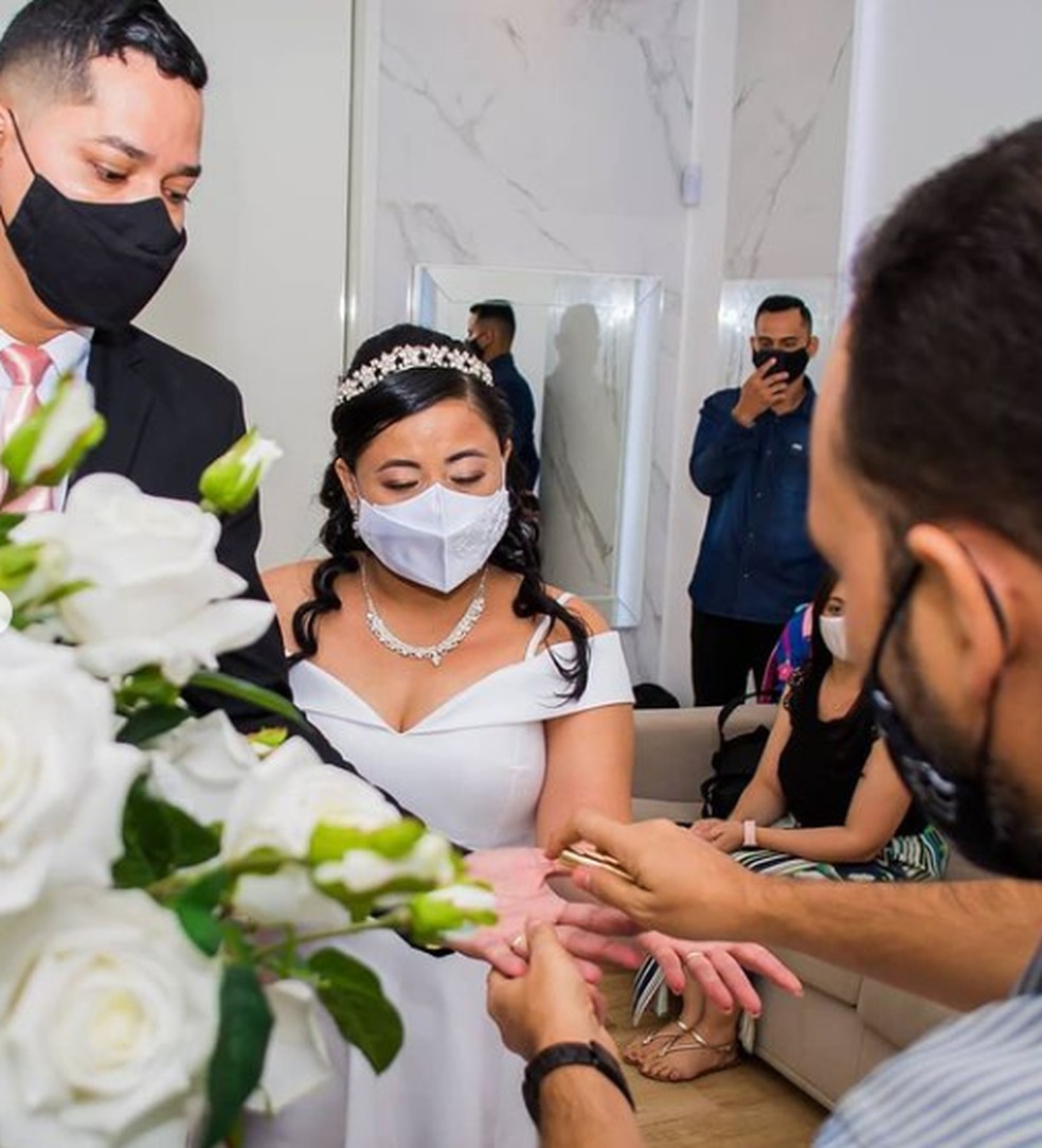 Funcionários da área da saúde se conhecem durante pandemia e se casam em RO — Foto: Instagram/arquivo pessoal