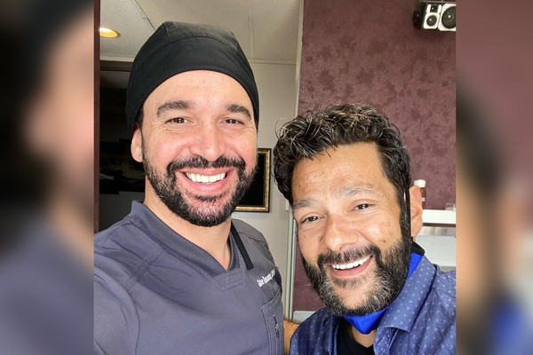 O dentista Gabe Rosenthal com o ator Shaun Weiss (Foto: Reprodução / Instagram)