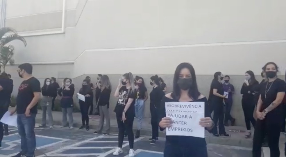 Lojistas fazem protesto contra valores de aluguel em shopping de S&atilde;o Jos&eacute; &mdash; Foto: Divulga&ccedil;&atilde;o