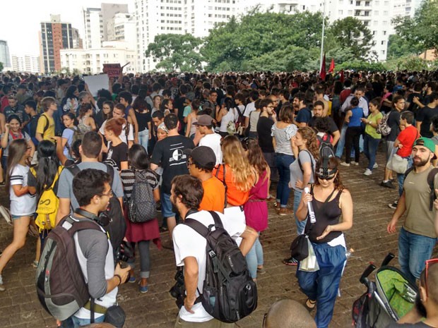 Concentração aconteceu no vão livre do Masp, às 17h (Foto: Roney Domingos/G1)