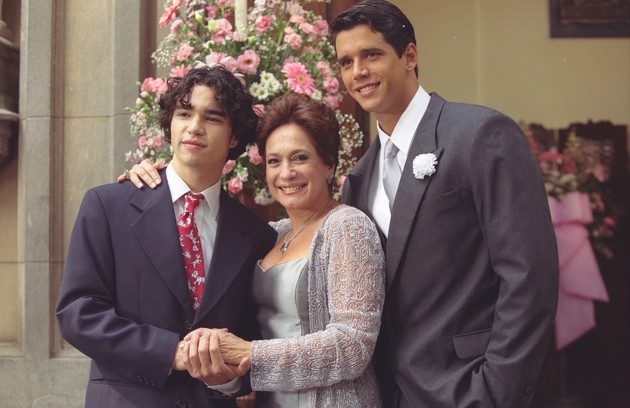Em 1999, a atriz interpretou Gonçala em 'Andando nas nuvens'. A personagem tinha dois filhos: Thiago (Caio Blat) e Armandinho (Márcio Garcia0 (Foto: Arquivo)