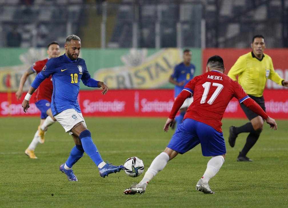 Neymar não teve bom desempenho na partida contra o Chile — Foto: Reuters