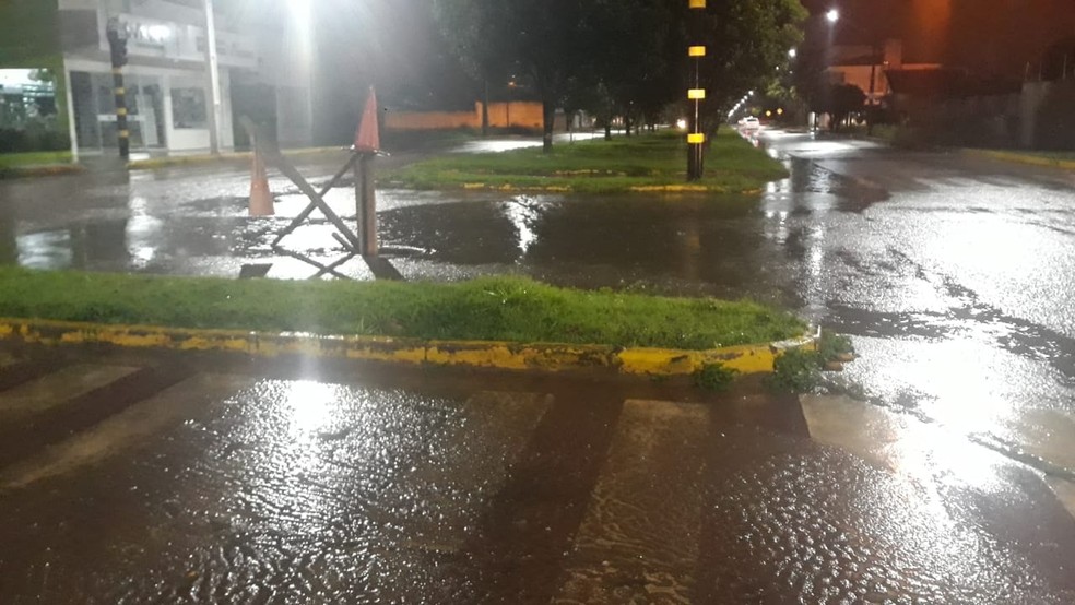 Avenida de Vilhena interditada após forte chuva — Foto: Prefeitura de Vilhena/Reprodução