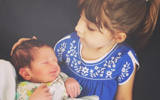 Sarah Oliveira dá à luz seu segundo filho e mostra foto do bebê