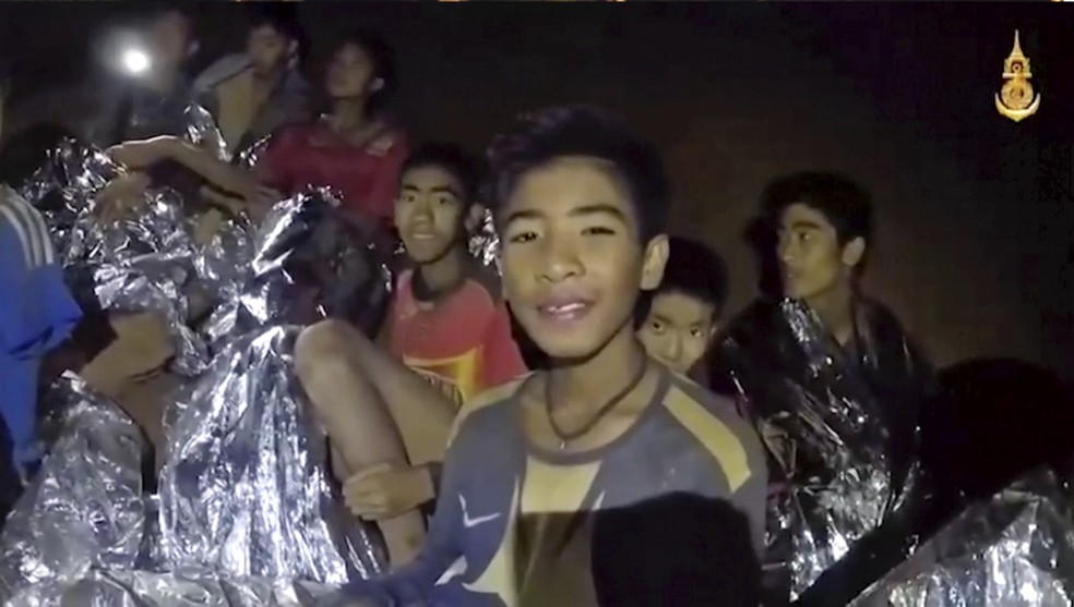 Meninos de 11 a 16 anos estão presos na caverna Tham Luang, na Tailândia, desde o dia 23 de junho (Foto: Royal Thai Navy Facebook Page via AP, File)