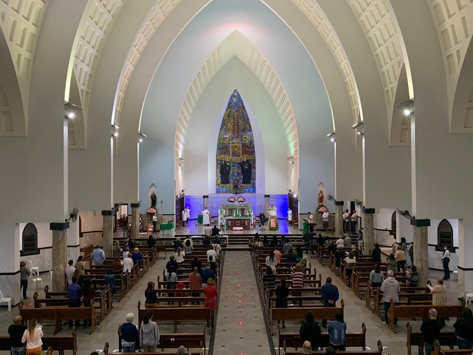 Imagem de Nossa Senhora Aparecida chega a Campos, RJ, e emociona  número expressivo de fiéis
