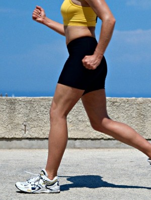 Mulher caminhando euatleta (Foto: Getty Images)