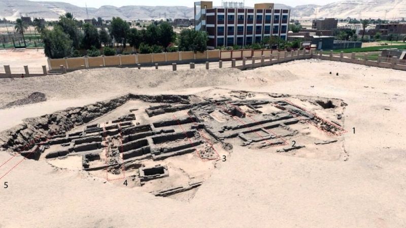 Cervejaria de 5 mil anos foi descoberta no Egito (Foto: Divulgação/Ministério do Turismo e Antiguidades do Egito)