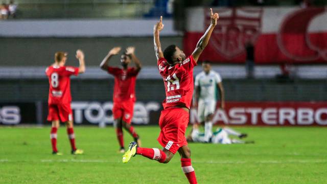 Willie festeja gol que definiu o placar