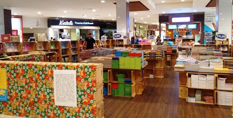 Feira do livro no Shopping Piracicaba (Foto: Marcelo Basso)
