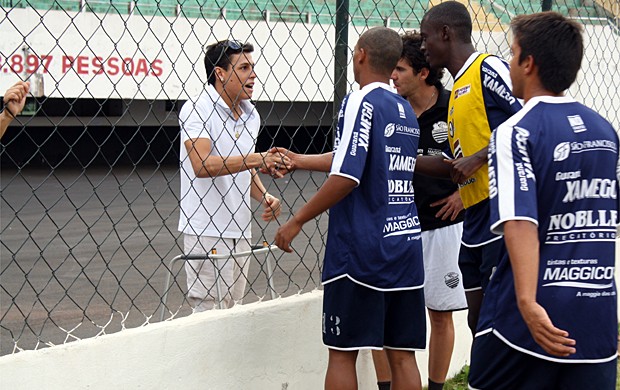 Jeffinho vai ao estádio Palma Travassos para rever amigos (Foto: Cleber Akamine / Globoesporte.com)