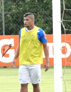 Cruzeiro treina finalizações a gol para melhorar a pontaria em 2015