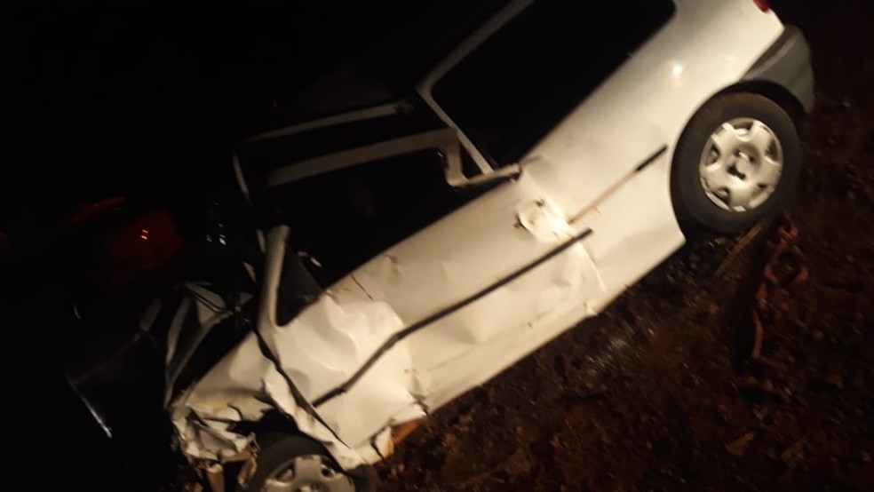 Acidente entre carros deixa uma pessoa morta e oito feridas em Taquarituba  — Foto: Corpo de Bombeiros/Divulgação