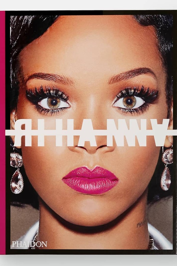 Livro de Rihanna  (Foto: Reprodução Instagram)
