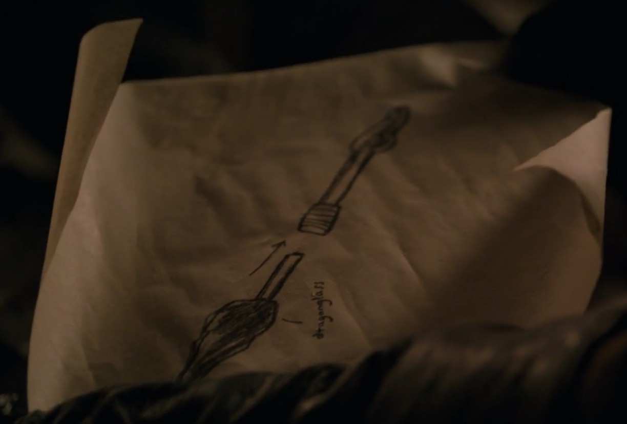O rascunho de uma arma que Arya Stark entrega a Gendry (Foto: Divulgação)