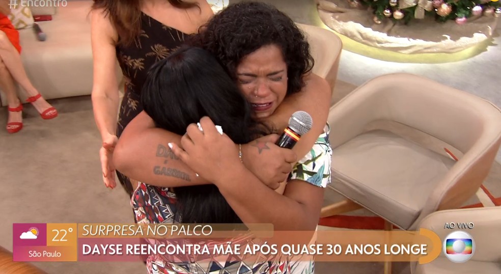 Dayse reencontra mãe após quase 30 anos longe — Foto: TV Globo