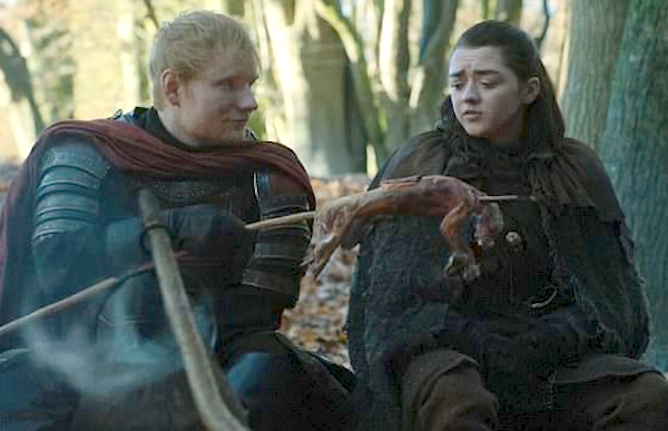 O cantor Ed Sheeran em cena com Arya Stark em Game of Thrones (Foto: Reprodução)
