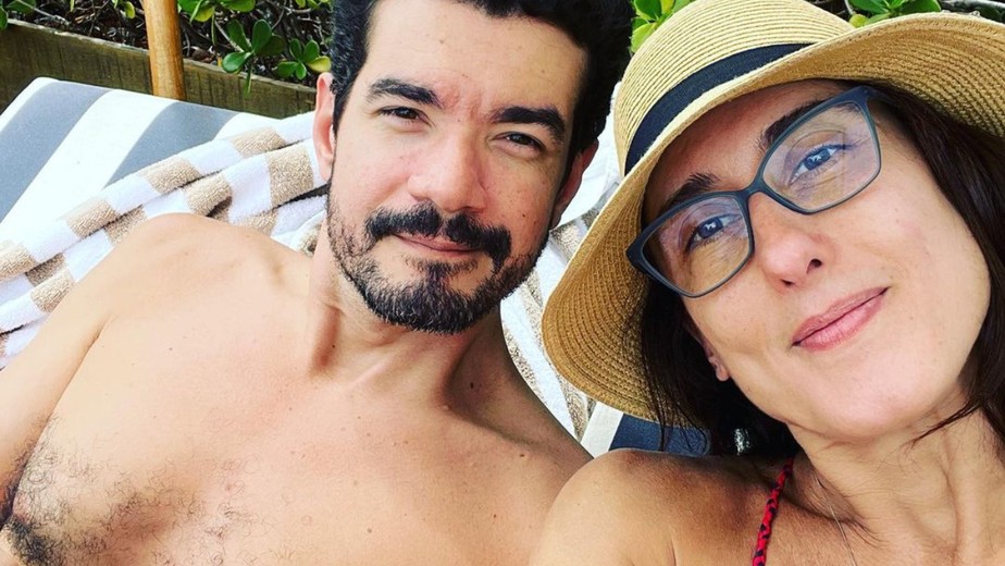 Paola Carosella comemorou um ano de namoro com Manuel