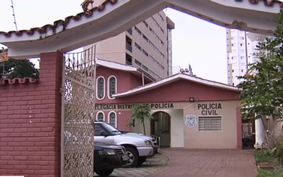 Policiais presos eram lotados no 4Âº DP de GoiÃ¢nia â€” Foto: ReproduÃ§Ã£o/TV Anhanguera