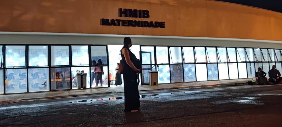 Bruna Maria da Silva Chaves, de 32 anos, aguardou atendimento por quase 7 horas no Hmib — Foto: Arquivo pessoal