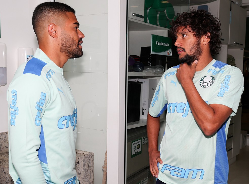 Bruno Tabata e Gustavo Scarpa na Academia do Palmeiras — Foto: Cesar Greco / Palmeiras